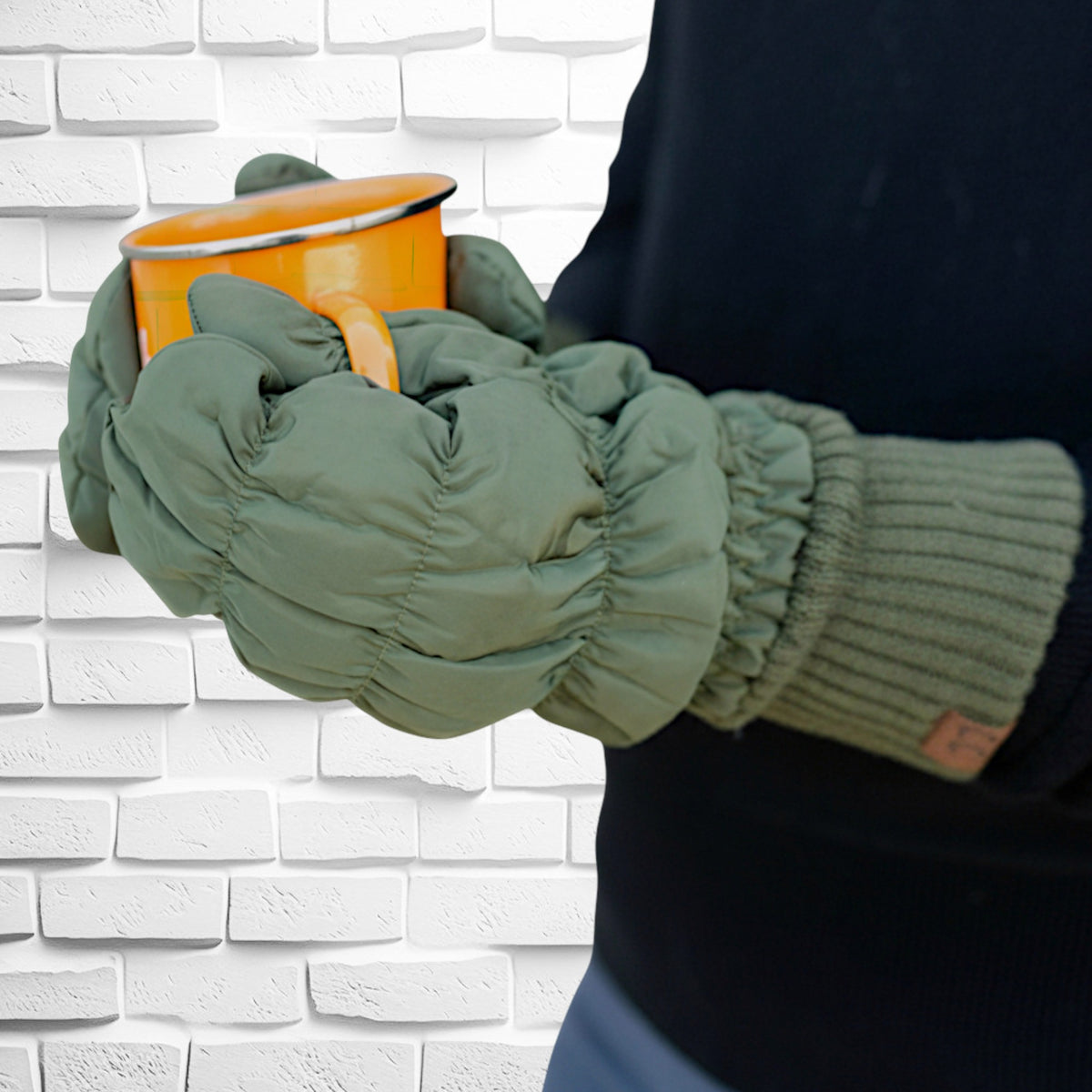 CC Quilted Mittens - Windproof Fleece Lined Winter Gloves for Women & Men